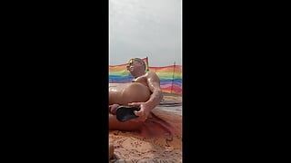 Szórakozás a tengerparton a dildómmal