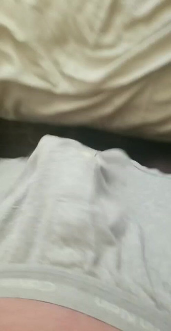有一个新的鸡巴纹身，想看看吗？