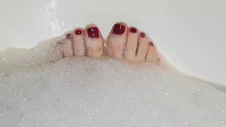 Mes pieds sexy et mon ongle rouge, travesti, télé