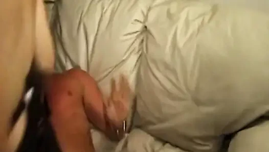 Pelacur muda kacau keras di pantat, mulut dan vagina