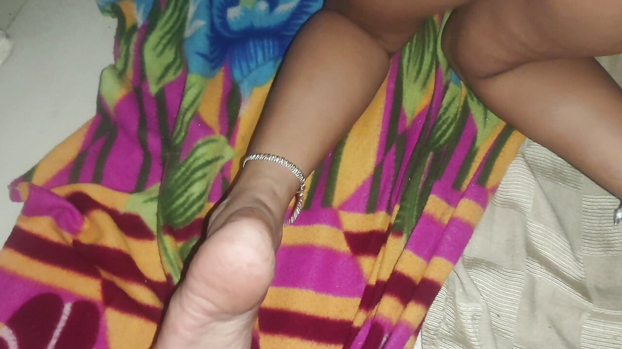 Indiancă bhabhi futută în stil diffrent de tânărul Dever