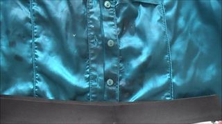 Большой камшот на блузку и мини-юбку (+ замедленная съемка)