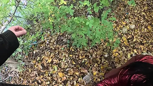 Рискованный минет на улице у озера Красное, блестящий пуховок, фетиш 316