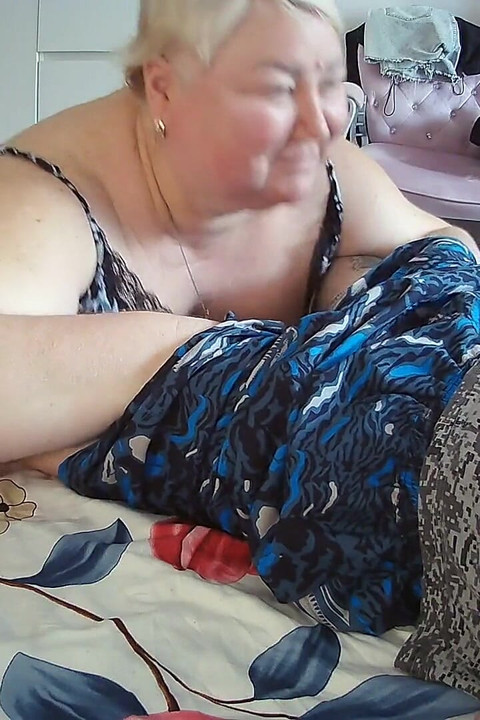 Girlfriend Gently Sucks Dick Until I Cum