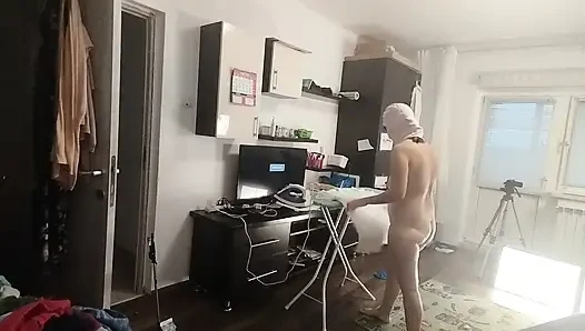 Sexy Brünette, Die Nackte Hausarbeiten Macht.