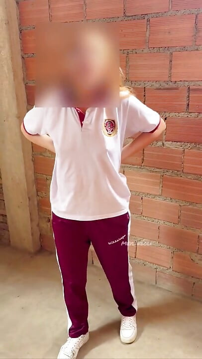 전체 영상: 여학생이 남자친구와 몰래 학교를 빠져나가는 진짜 자작 포르노