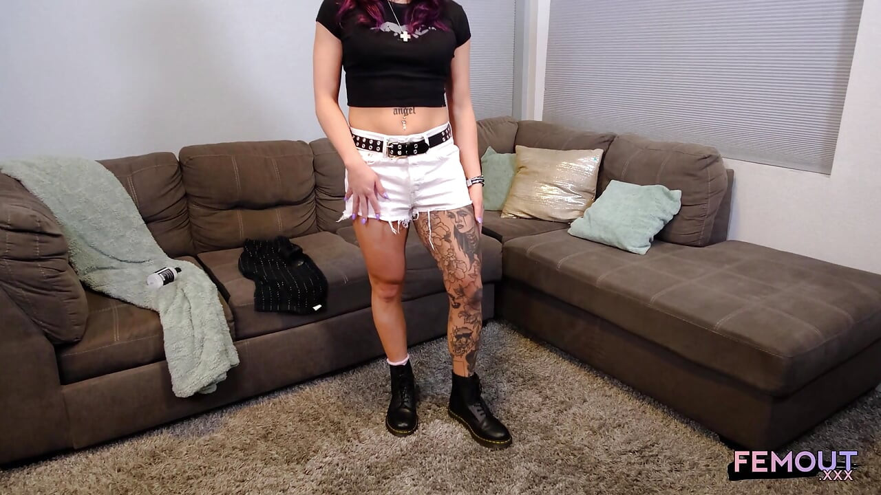 Femout - kanepede siyah dildo romantizmi şimdi oluyor