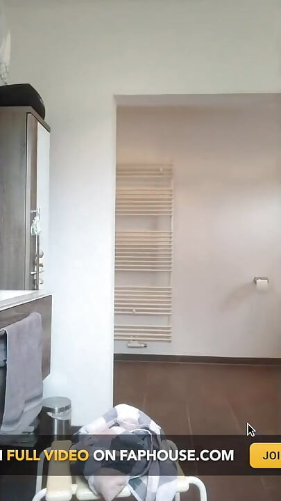 Mear, pegar, afeitarse, ir al baño