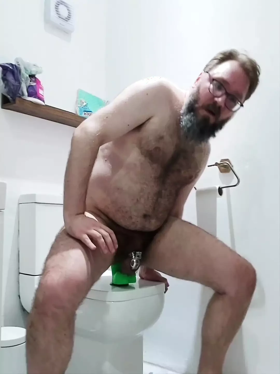내 새로운 장난감으로 내 구멍을 따먹는 Chastity bear