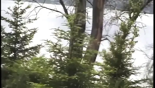 Kehidupan nyata pecinta lesbian menjilati memek di luar ruangan