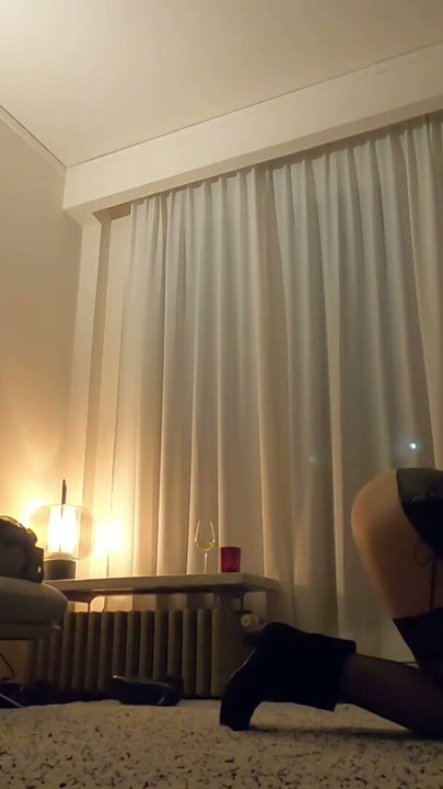 Seksi kıyafet değiştirme partisi hızla tırmandı pt.2 | Bölüm 2