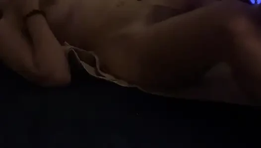 Bunni fışkırtmaya zorlanıyor