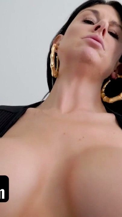 Sienna Kocası Onu Sıcak Model Eşi Olarak Sergileyip Dokunmak Yerine İhmal Ediyor | Klip 2