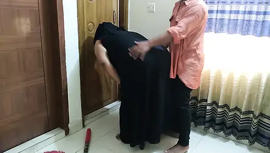 Suudi Arabistan'da güzel bir hizmetçiyi sikiyor bölüm 3