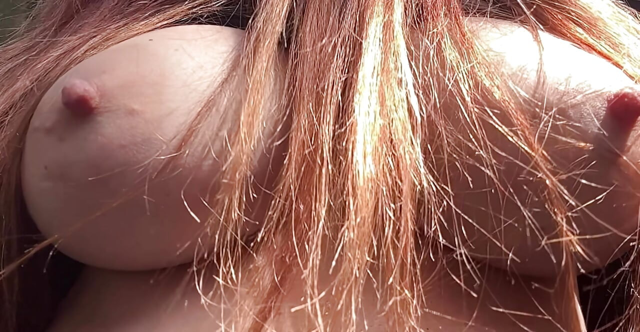 इतालवी बड़े स्तन वाली Milf(चोदने लायक मम्मी) Artemisia को घर के बाहर उछलते हुए हॉट एकल बड़े स्तन पसंद हैं