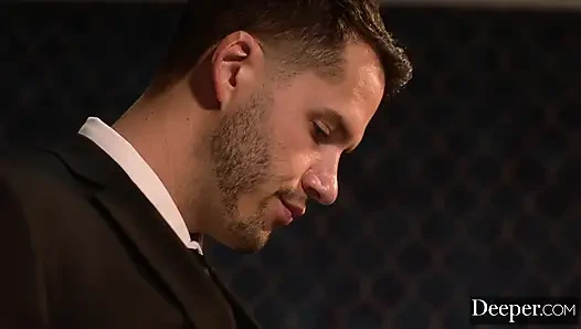 Tiefer. Maskierte blondine summer kline unterwirft einem anonymen dom die kontrolle