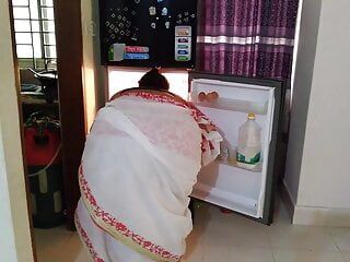Ấn Độ nóng dì mở tủ lạnh - padose ladaka ne aunty ka sir dalkar tủ lạnh ke andar unakee chudai kee