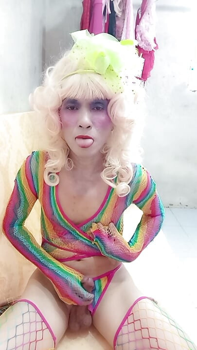 Oanh Le transgender wearing sexy clothes porn selfie to the top