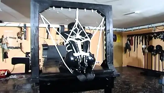 Bdsm dengan gadis bertopeng dengan lateks