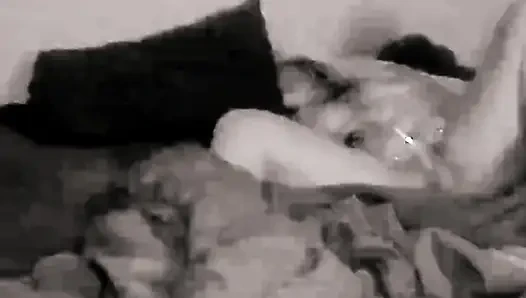 Onu içime boşaltıyorum, böylece boşaldığımda içimden damladığını hissedebiliyorum