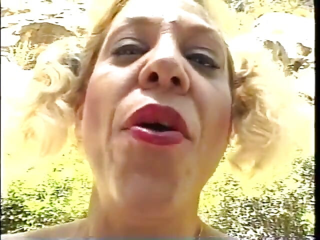 Orgia sexual com garanhões e maduras fodendo hardcore e chupando pau ao ar livre