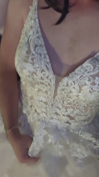 Unforgettable moment from "Making love to bride's luxurious wedding gown and white fur shawl"