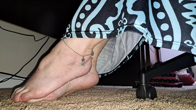 A voyeur Under Milf's Desk, watching her bare feet.