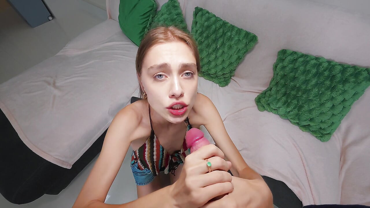 イタリアの美女が巧みにチンコをしゃぶる