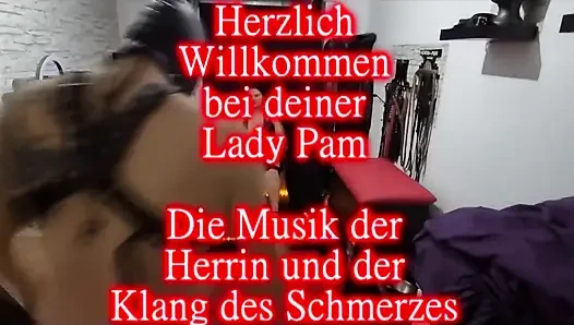 Vollbusige MILf-domina kontrolliert hardcore-sklavin mit kapuze
