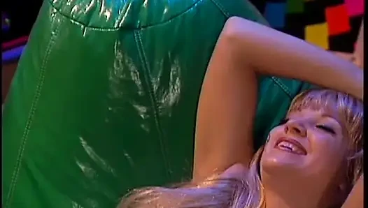 Blondes mädchen und muskelmann ficken muschi ... in den mund kommen