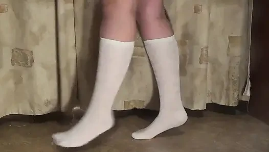 Penjualan super!! Berdiri di kaki dengan kaus kaki yang berbeda