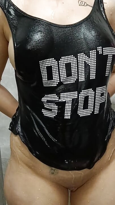 Wet Undressing and Cumming in the Shower
