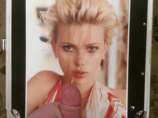 Hołd sprawiedliwej Scarlett Johansson 1
