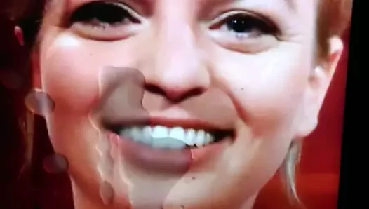 Weiss auf Gruen  Katharina Schulze ins Gesicht gespritzt