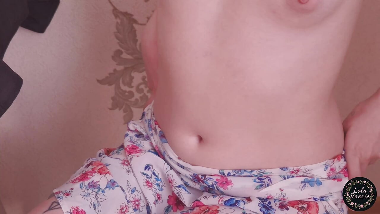 カード、金、チンコ一つ。女の子はカードゲームで男に服を脱いで負けて、セックスされた