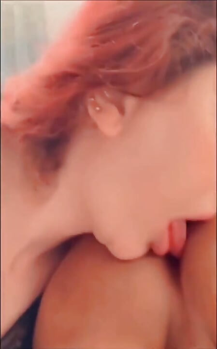 내 발을 핥는 노예와 돔