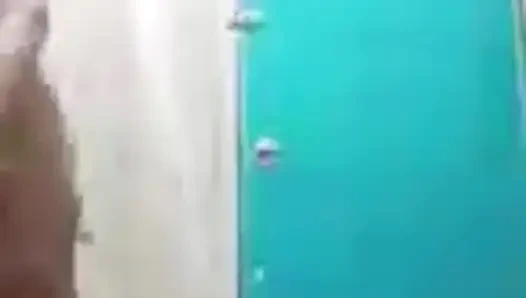 Güzel bir çıplak duş almak beni çok heyecanlandırıyor