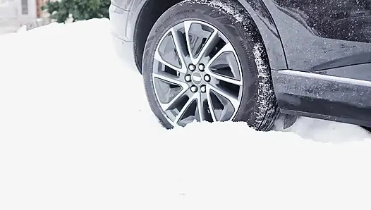 Hilfe, mein Auto steckt im Schnee fest.