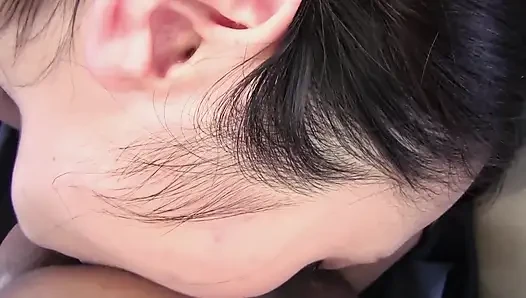 Сцена с волосатой и красоткой - 1_Busty японская брюнетка одновременно обожает дилдо и член