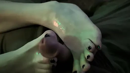 Fußfetisch-zusammenstellung mit etwas sperma auf den füßen!