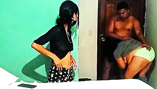 Adik tiriku nemuin aku sama ibu tiriku dan dia pengen aku sama dia juga.