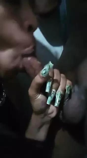 我把我又大又粗的鸡巴插在我的继妹身上