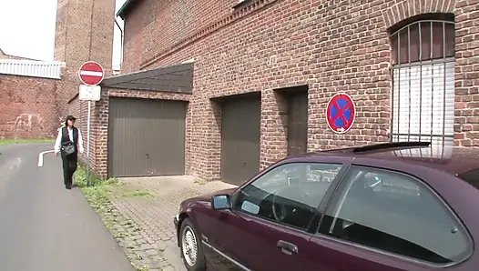 The lady of traffic control let him cum on her vagina