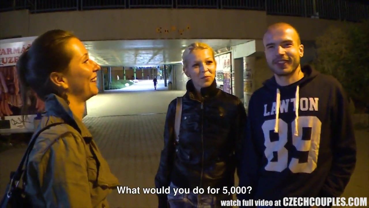 Gf交換のためにお金を稼ぐ美しいチェコ人ペア