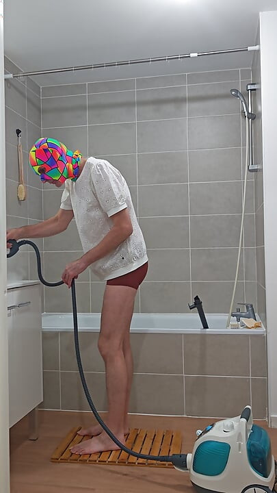 I'm finishing the steam cleaning of the bathtub (episode 3)