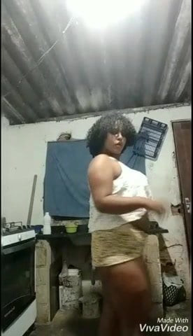 Ketlyn safada rebolando de shortinho
