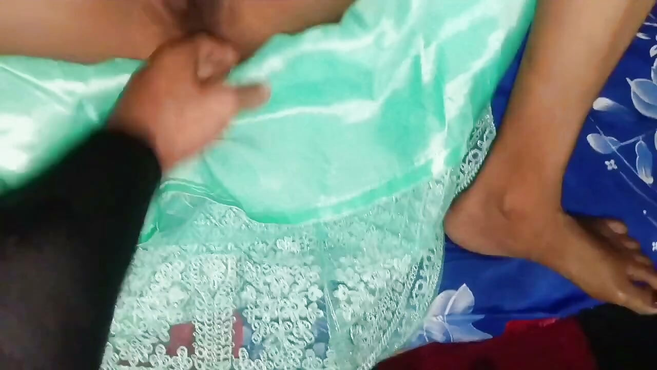 인도 데시 마을 18+ 십대 소녀가 애인에게 거칠게 박히다