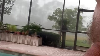 عارية على الفناء