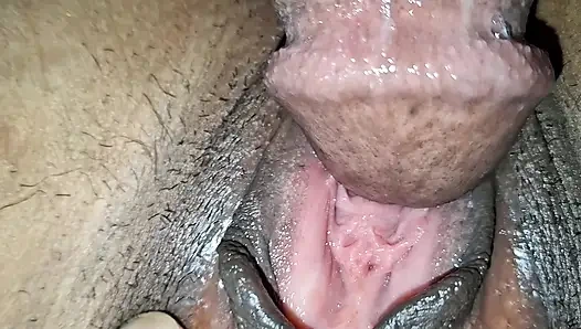 Ich habe meine halbe stiefschwester auf dem bett ohne höschen erwischt