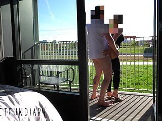 sexo arriesgado en el balcón público con gente mirando - projectsexdiary